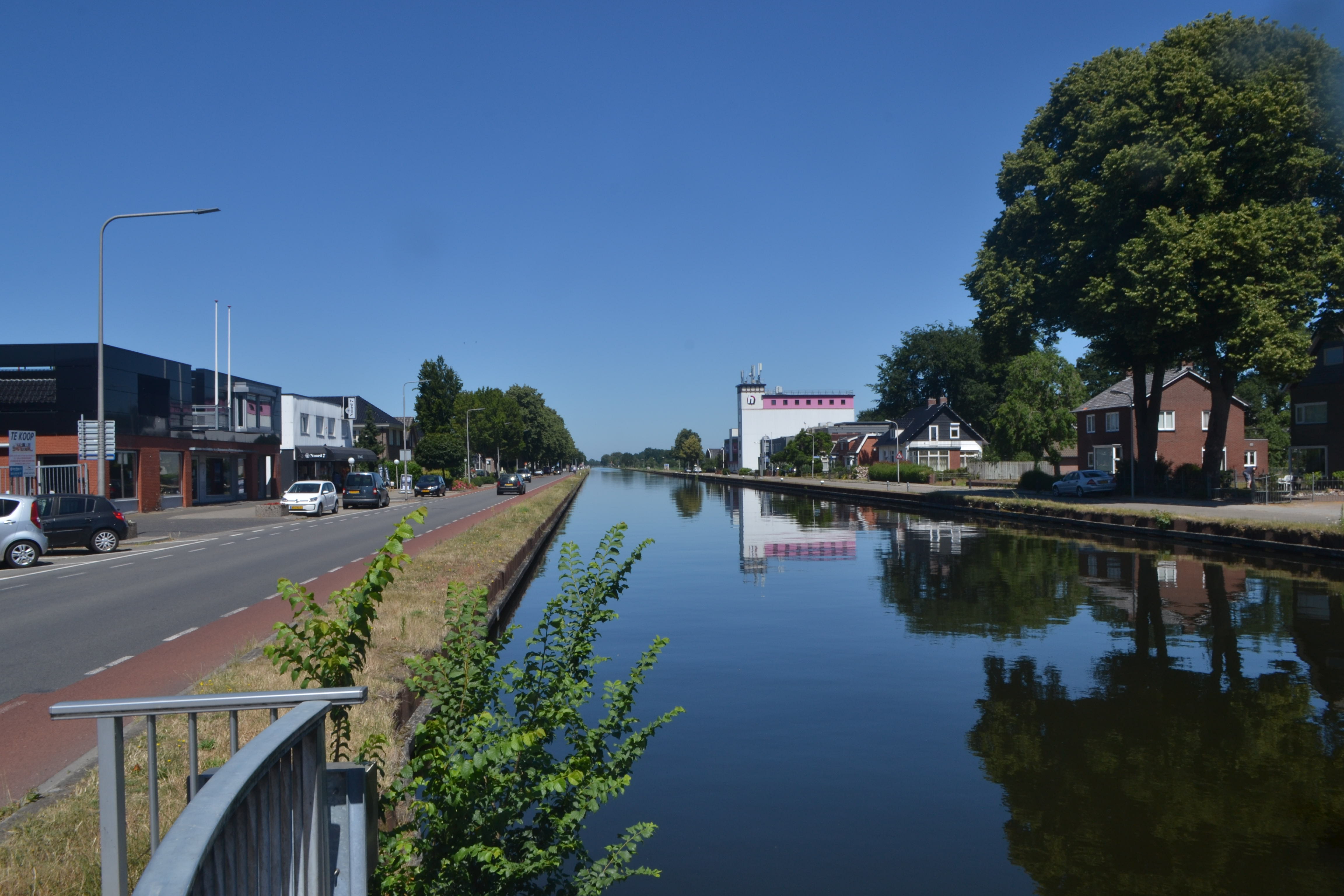 Damwanden langs kanaal Almelo–De Haandrik in Vroomshoop